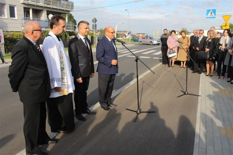 Prezydent przemawia podczas uroczystości otwarcia ul. Wywrockiego